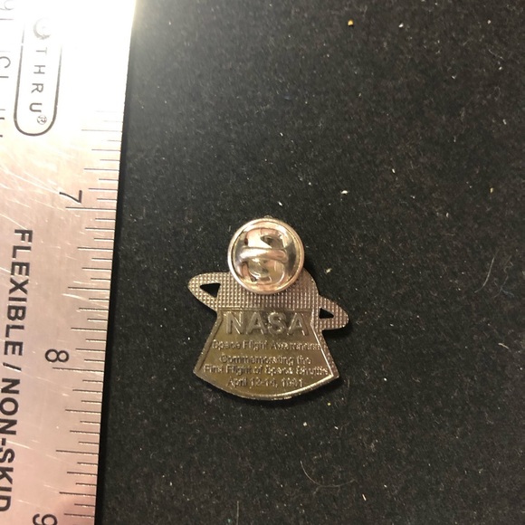 NASA 20th Anniversary of first flight space shuttle 1981-2001 lapel pin - Picture 3 of 5